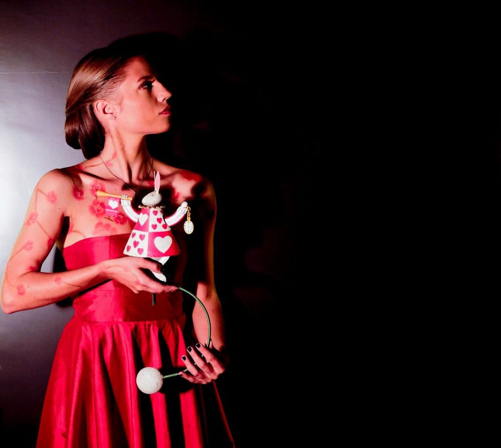 Eleonora Betti, Angela Lonardo