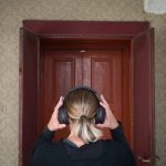 “Hai lasciato la luce accesa”: l’esperienza immersiva di Elena Pugliese a Casa Bossi