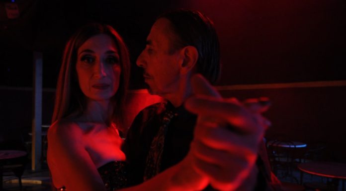 “La notte è piccola per noi”, in quella sala da ballo che non invecchia mai… "La notte è piccola per noi", in quella sala da ballo che non invecchia mai...