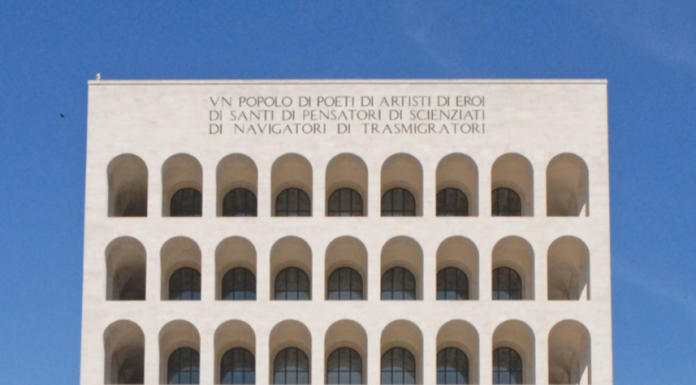 Sbloccare l’ascensore sociale per re-italianizzare chi è andato via Il nostro paese è oggi innanzitutto terra d’emigrazione: i barconi che vorremmo vedere arrivare, per spalancargli i nostri porti, sono quelli carichi di giovani italiani costretti a cercare altrove il riconoscimento professionale delle loro competenze e qualità misconosciute in Patria, finalmente messi in condizione di realizzarsi a casa propria