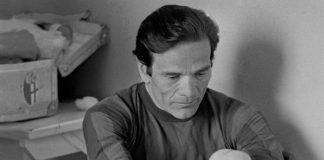Il calcio secondo Pasolini “Il calcio secondo Pasolini”: una frase che sa di lascito biblico per uno sport che diventa religione, in un'epoca in cui le chiese cominciano a spopolarsi
