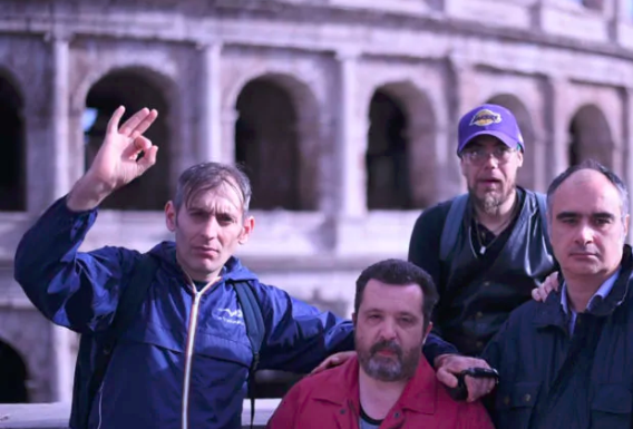 “Cheese!”, sei eroi alla scoperta di Roma “Cheese!”, sei eroi in cerca di normalità