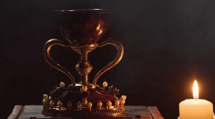 Al Maschio Angioino il Graal, un mistero da vivere e riscoprire Al Maschio Angioino il Graal, un mistero da vivere e riscoprire