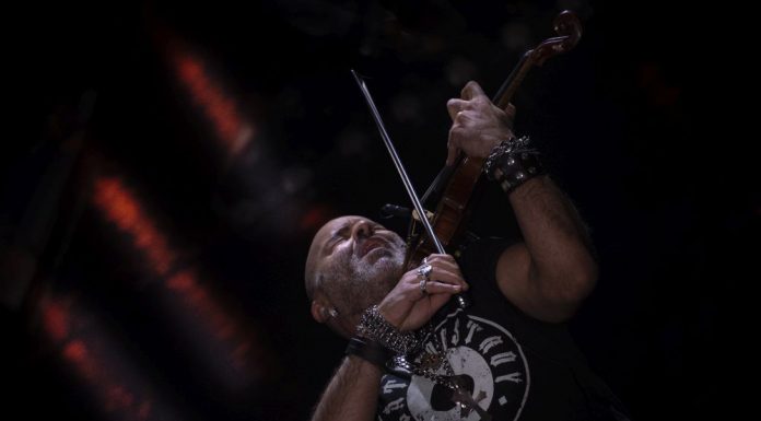 Alessandro Quarta: via il frac dal violino! “Alessandro Quarta plays Astor Piazzolla” del violinista salentino Alessandro Quarta quest’estate in tour per l’Italia, la Svizzera e la Germania.