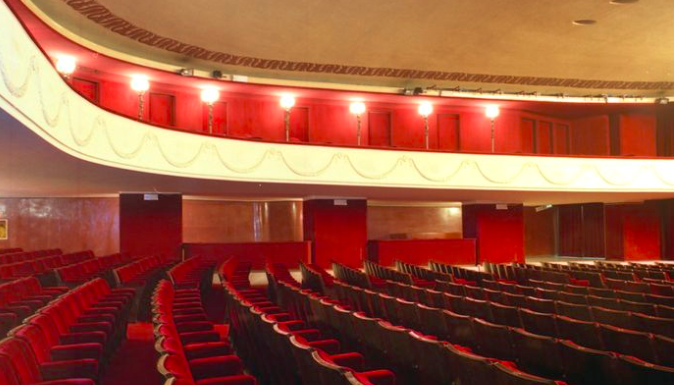 “Quelle sere col Cav e Urbano Cairo per svegliare il teatro italiano..” "Quella sera a teatro col Cav e Cairo per svegliare il teatro italiano.."