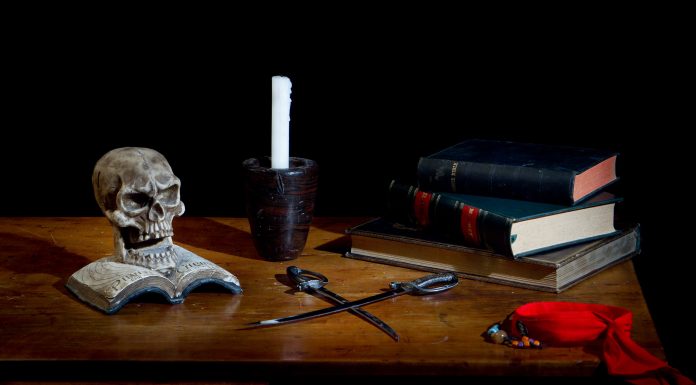 Quel nero fumo di Londra visto da due scrittrici italiane La Londra di Victorian Solstice, di Federica Soprani e Vittoria Corella, è una citta piena di contrasti e illusioni, dove la legge del più forte regna sovrana.