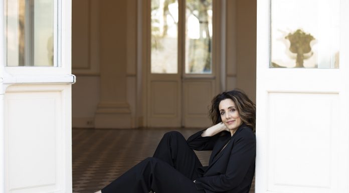 “Mariangela Melato, che compagna di viaggio generosa e divertente…” Manuela Mandracchia è tra le protagoniste della nuova serie Netflix “Luna Nera”, in cui interpreta la strega Tebe