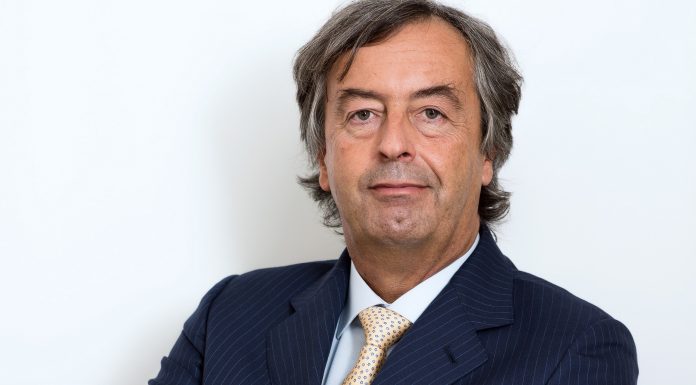 Burioni: “I medici rischiano la vita per salvarla a noi: difendiamoli”
