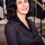 Personalità artistica eclettica, Antonella Attili, attrice di teatro, cinema e televisione che ha lavorato con alcuni dei più grandi registi italiani ù (1)