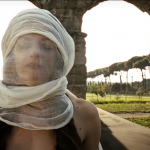 Oggi la bellezza non esiste più. L’arte si manifesta in vari tipi di espressività. Ogni gesto artistico è una forma estetica della modernità.
