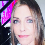 Sono passati 10 anni dalla partecipazione di Loredana Errore ad Amici 9, edizione che la vede piazzarsi al secondo posto dietro ad Emma Marrone (3)