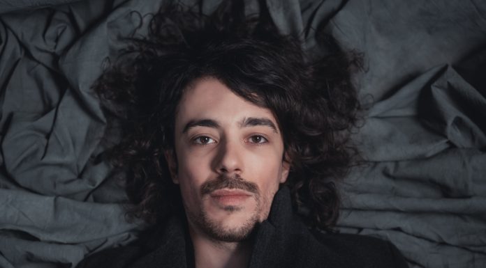 Giù la maschera con “Fragile” di Maestro Pellegrini
