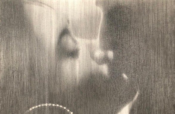 “Un bacio rubato” contro l’isolamento di cuori e menti