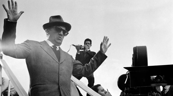 “Fellini e l’ombra”: il doc che svela il segreto del maestro di 8 e ½