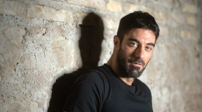 Marco Aceti, attore e pompiere: «In scena quel fuoco sacro che ho dentro…»