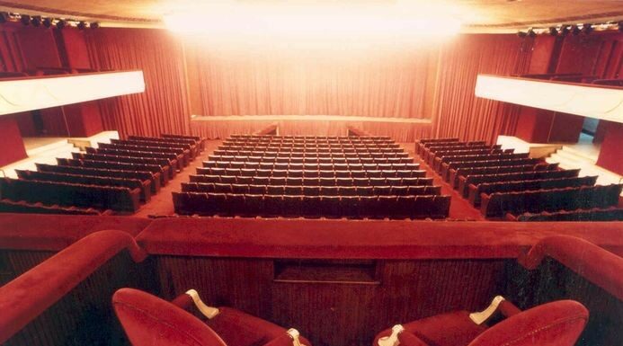 Il “salotto cittadino” compie 150 anni. La nuova stagione del Teatro Manzoni