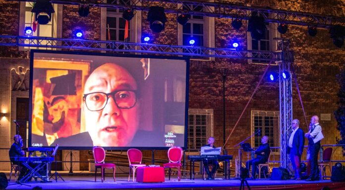 Carlo Verdone e quella “pizza” in faccia di Sergio Leone… Carlo Verdone e quella "pizza" in faccia di Sergio Leone...