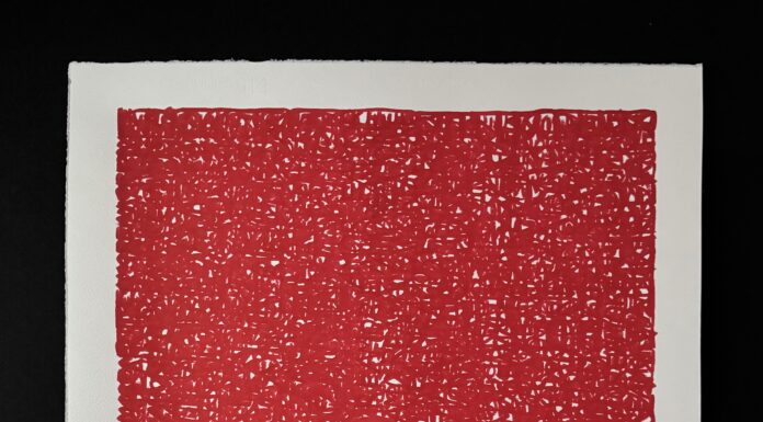 Maschere, parole e identità: il nuovo viaggio artistico di Grimoldieu