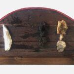 Il fondo della notte-Camminanti, legno e pietra, 41x103x13, 2020