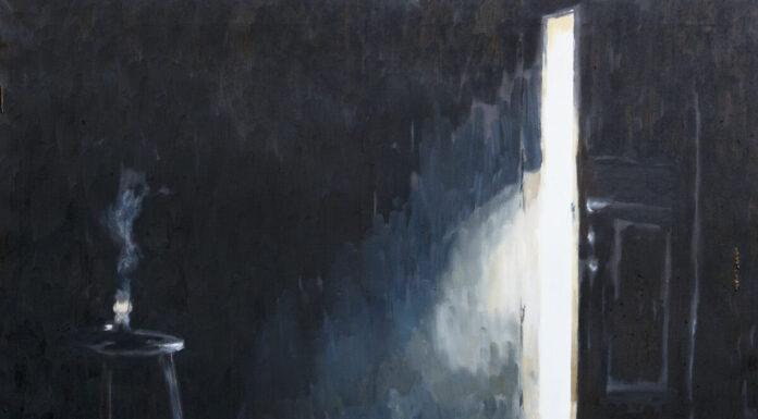 Guardare non basta, bisogna saper vedere Quadro del maestro Karam Cannarella raffigurante una porta socchiusa con luce e una scarpa sul pavimento, per la rubrica Imparare a guardare.