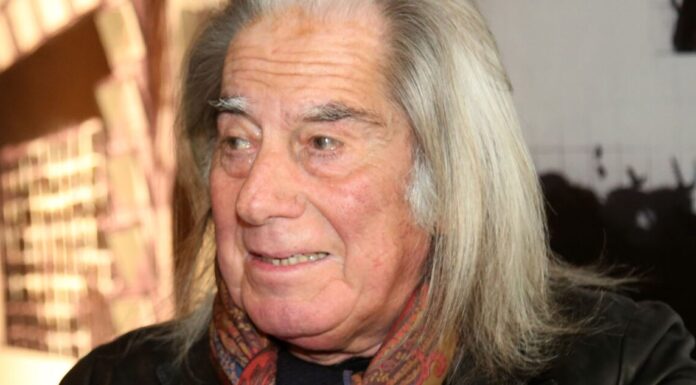 Addio a Fabrizio Plessi, il maestro che ha dato un’anima al video Fabrizio Plessi artista pioniere della videoarte e delle installazioni digitali