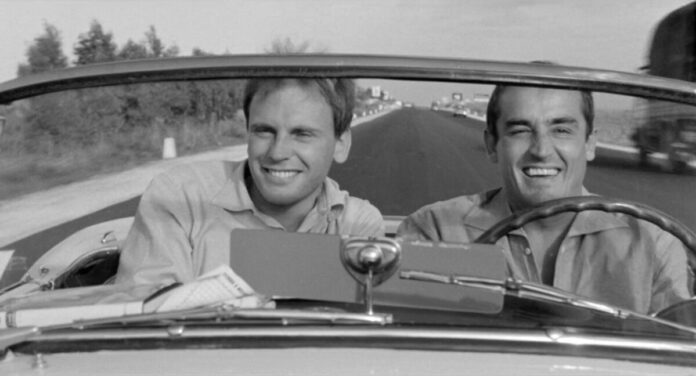 il-sorpasso-dino-risi-aurelia-b24-emanuele-beluffi-il-giornale-off Vittorio Gassman e Jean-Louis Trintignant a bordo della Lancia Aurelia B24 nel film Il Sorpasso di Dino Risi. Analisi critica di Emanuele Beluffi per Il Giornale OFF.