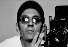 Antonio Guccione e la lentezza dell’analogico Ritratto del fotografo Antonio Guccione alla mostra Bright Lights a Milano – a cura di Emanuele Beluffi