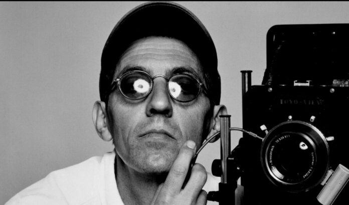Ritratto del fotografo Antonio Guccione alla mostra Bright Lights a Milano – a cura di Emanuele Beluffi
