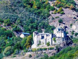 L’Italia riscopre i suoi scrigni nascosti: con «Monumenti Aperti» la bellezza torna al pubblico Scorcio di chiostro monumentale storico italiano per l'iniziativa Monumenti Aperti 2026 - Il Giornale OFF